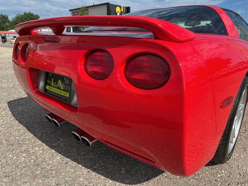 Used 1997 Chevrolet Corvette Coupe w/ Performance Handling Pkg image 22