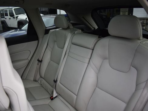 Used 2018 Volvo XC60 T8 Inscription w/ Vision Package image 29