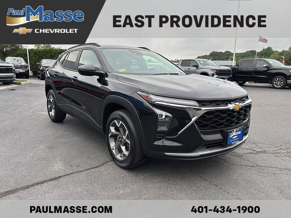 Certified 2024 Chevrolet Trax LT w/ LT Convenience Package FWD image 3