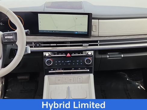 Used 2025 Hyundai Santa Fe Limited FWD image 20