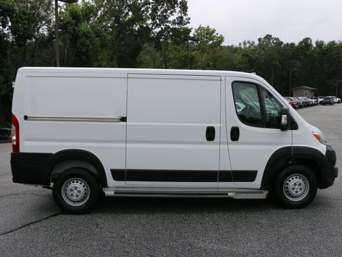 Used 2025 RAM ProMaster 2500 w/ U-Haul Equipment Group FWD image 9