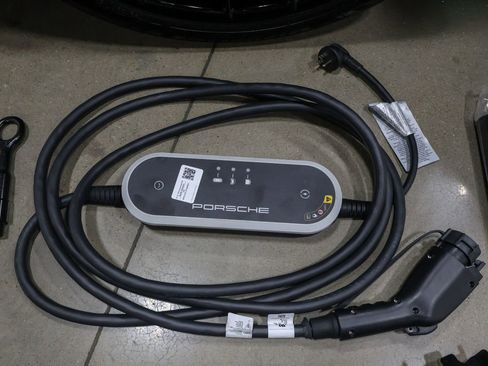 Used 2015 Porsche 918 Spyder image 75