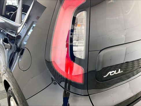 Used 2019 Kia Soul image 29