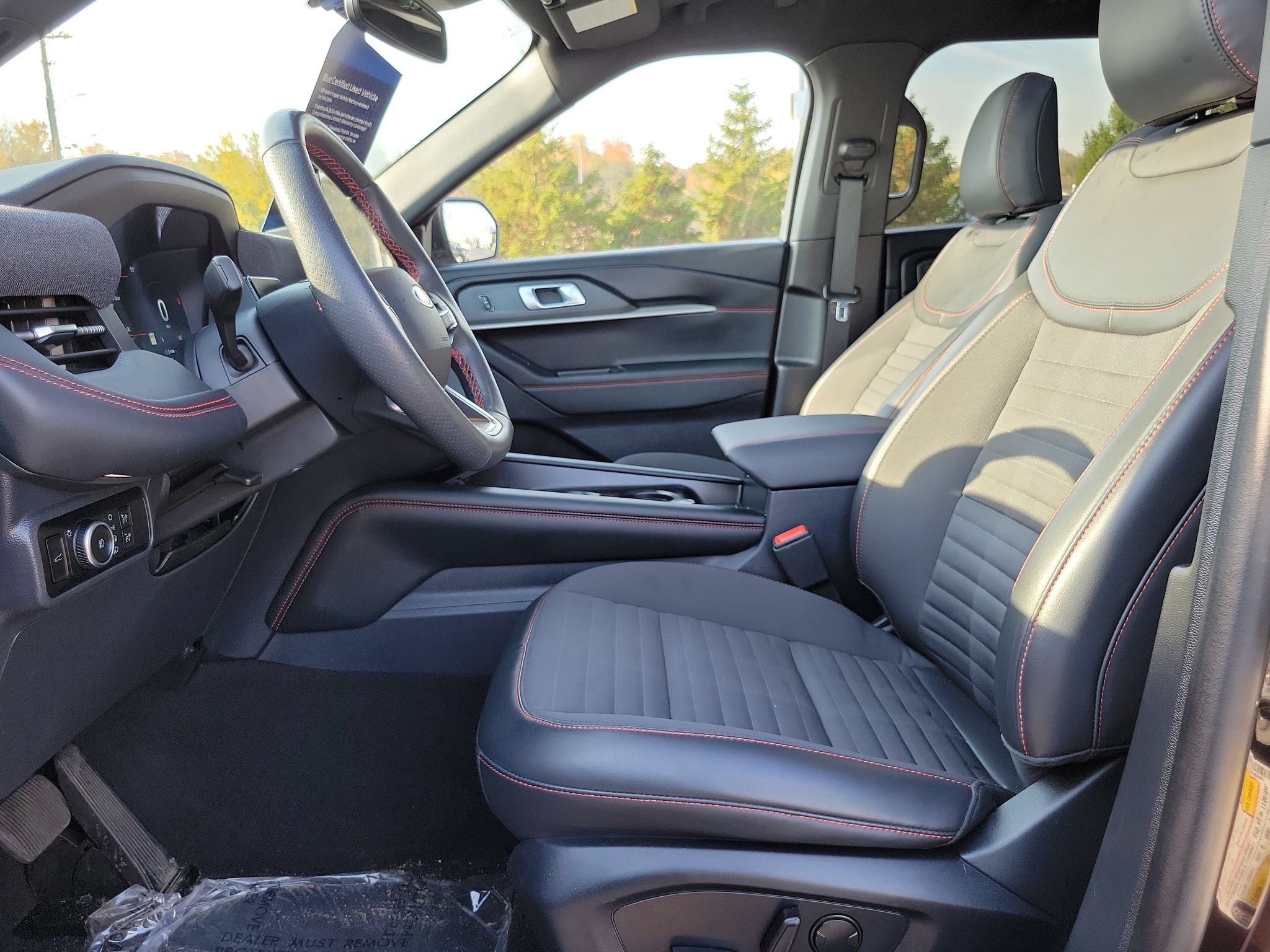Certified 2025 Ford Explorer ST-Line w/ Premium Package AWD/4WD image 8