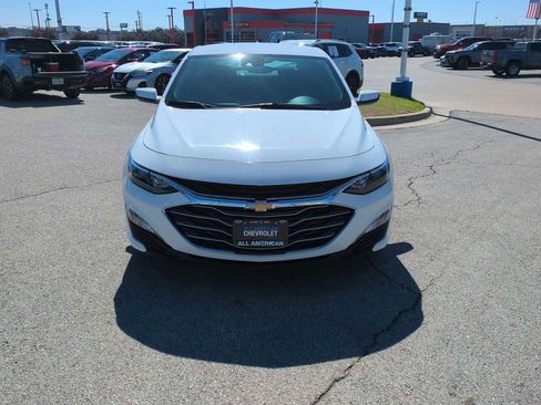 Used 2024 Chevrolet Malibu LT image 3