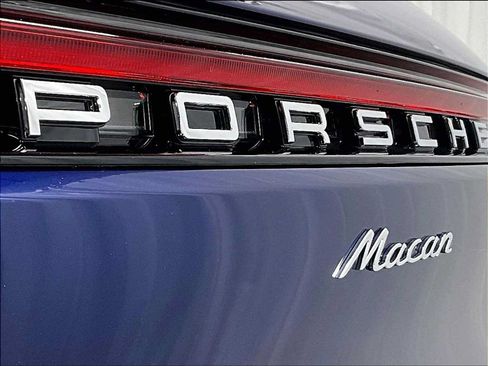Used 2026 Porsche Macan AWD/4WD image 33
