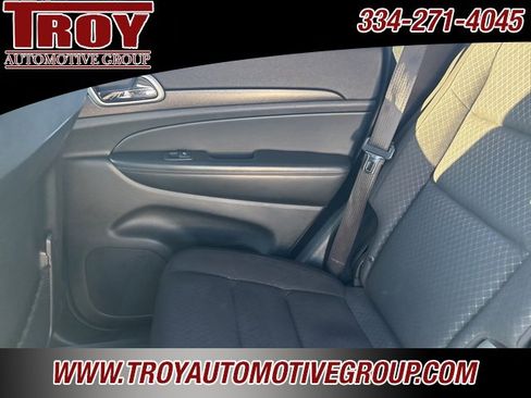 Used 2018 Jeep Grand Cherokee Laredo image 23