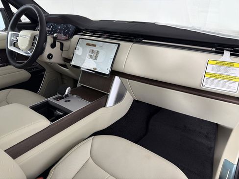 New 2025 Land Rover Range Rover SE image 34