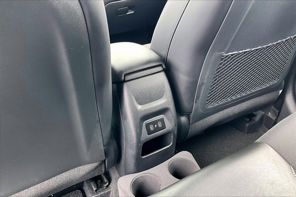 Used 2025 Hyundai Venue Limited FWD image 33