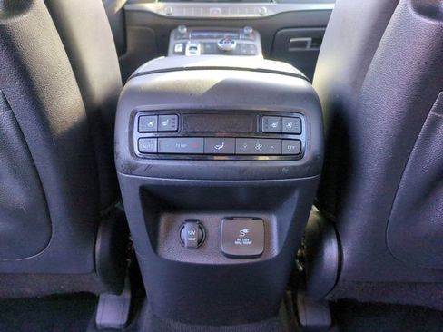 Used 2021 Hyundai Palisade Limited w/ Winter Package image 28