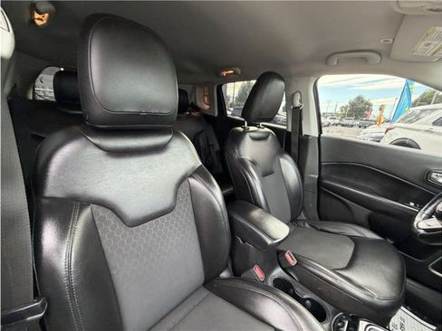 Used 2019 Jeep Compass Latitude FWD image 31