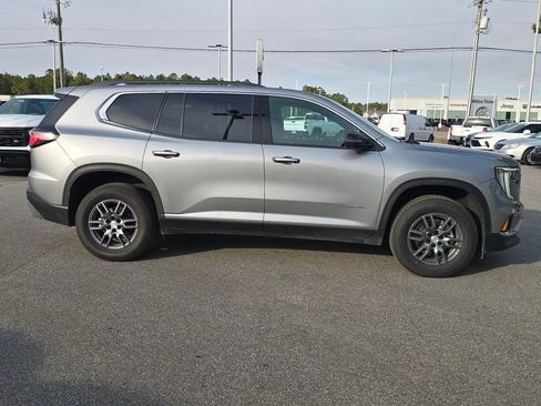 Used 2025 GMC Acadia Elevation image 2