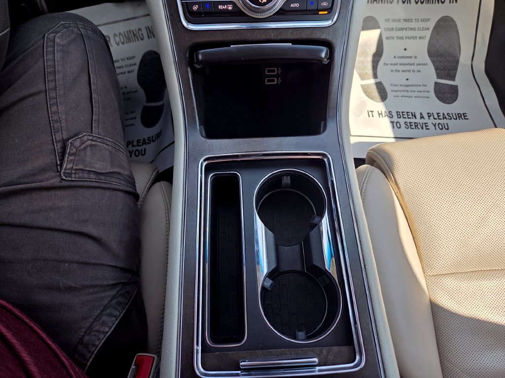 Used 2019 Lincoln Continental Select w/ Continental Climate Package AWD/4WD image 30