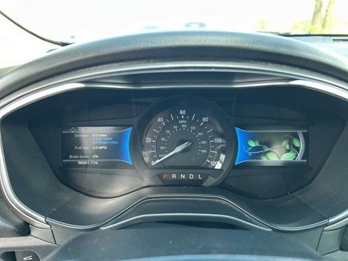 Used 2020 Ford Fusion SE image 15