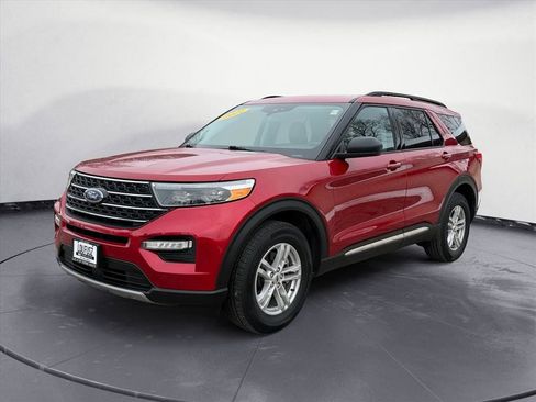 Used 2021 Ford Explorer XLT w/ Equipment Group 202A image 2