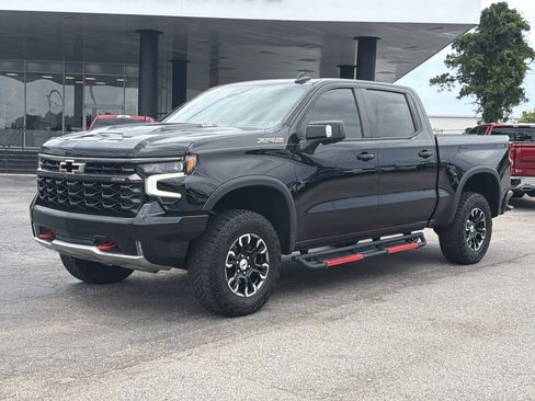 Used 2023 Chevrolet Silverado 1500 ZR2 w/ Technology Package AWD/4WD image 7