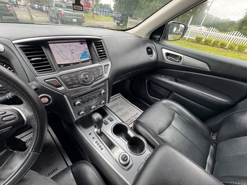 Used 2020 Nissan Pathfinder SL AWD/4WD image 19