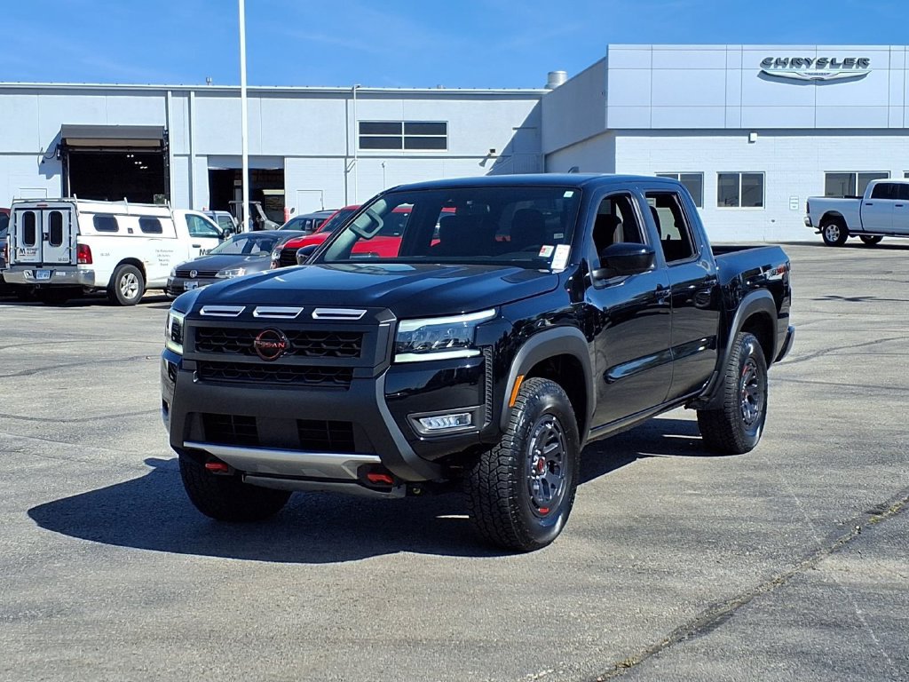 Used 2026 Nissan Frontier PRO-4X AWD/4WD image 2
