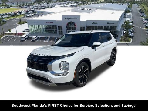 Used 2023 Mitsubishi Outlander SE image 2