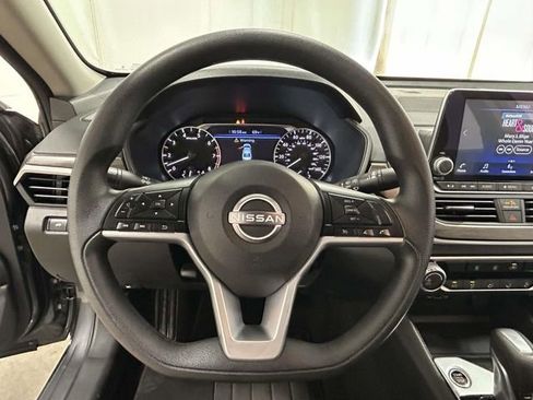 Used 2025 Nissan Altima 2.5 SV image 21