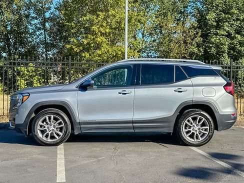 Used 2024 GMC Terrain SLT AWD/4WD image 6