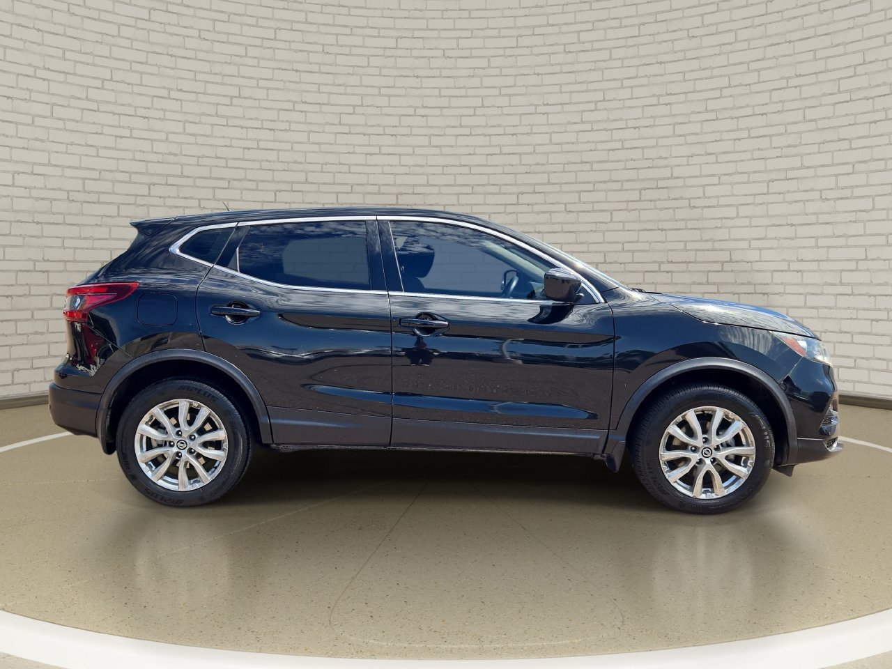 Used 2021 Nissan Rogue Sport S FWD image 5