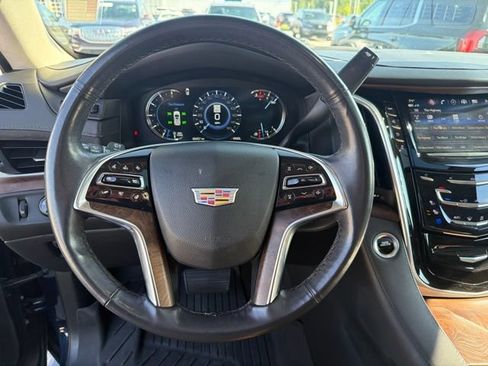 Used 2020 Cadillac Escalade Premium Luxury AWD/4WD image 17