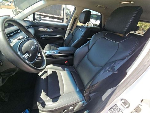 Used 2025 Genesis GV70 2.5T AWD/4WD image 8
