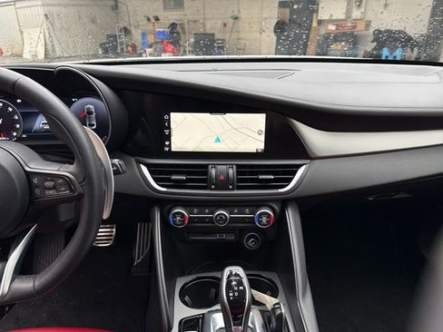 Used 2024 Alfa Romeo Giulia Veloce image 23