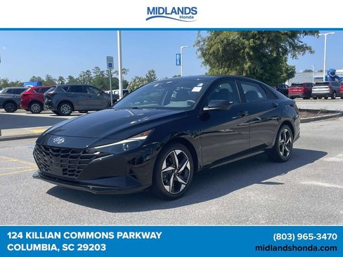 Used 2023 Hyundai Elantra SEL w/ Convenience Package FWD image 3