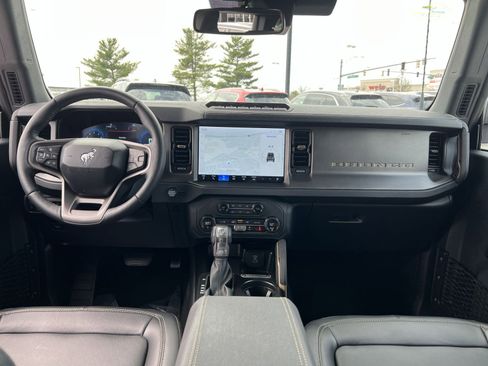 Used 2025 Ford Bronco Badlands image 23