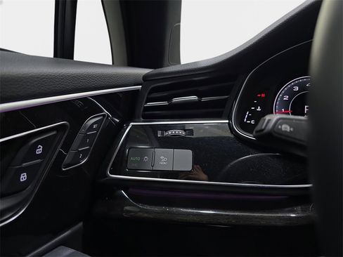 Certified 2025 Audi Q7 2.0T Premium Plus w/ Premium Plus Package image 27