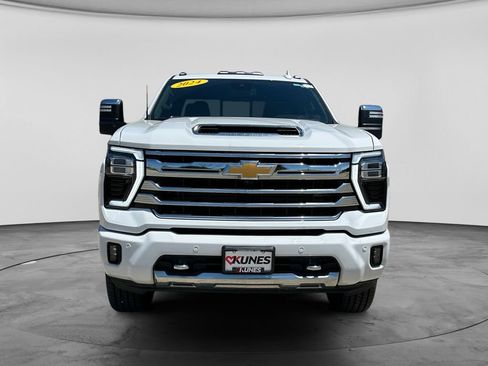 Used 2024 Chevrolet Silverado 3500 High Country AWD/4WD image 2