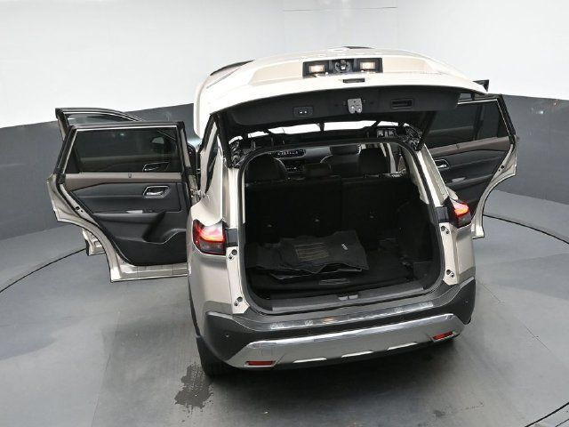 Used 2021 Nissan Rogue Platinum FWD image 46