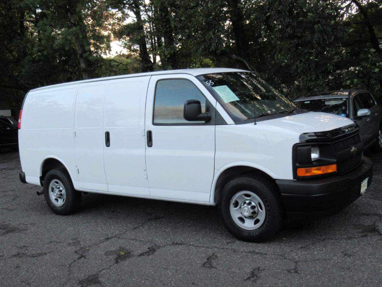 Used 2017 Chevrolet Express 2500 RWD image 7