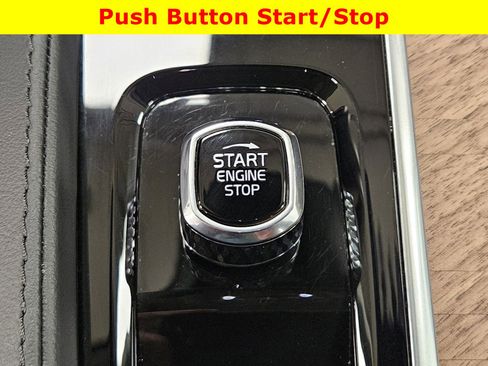 Certified 2025 Volvo XC90 B6 Plus w/ Protection Package Premier image 28