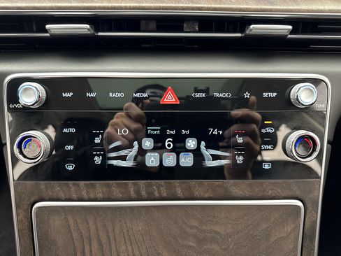 Certified 2026 Genesis GV80 2.5T Prestige AWD/4WD image 19