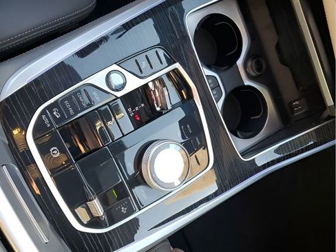 Used 2023 BMW X7 M60i w/ Executive Package image 41