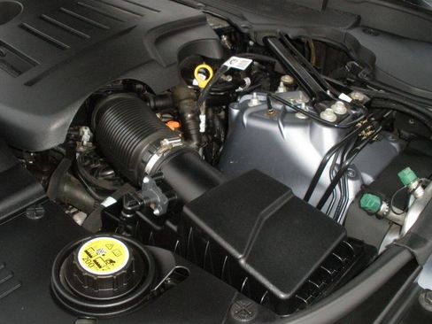 Used 2020 Land Rover Range Rover Sport HSE image 14