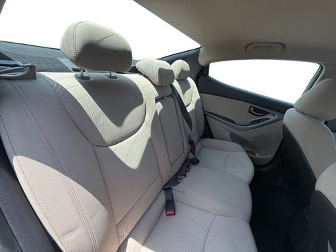 Used 2015 Hyundai Elantra SE FWD image 18