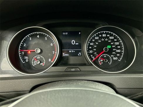 Used 2018 Volkswagen Golf S image 18