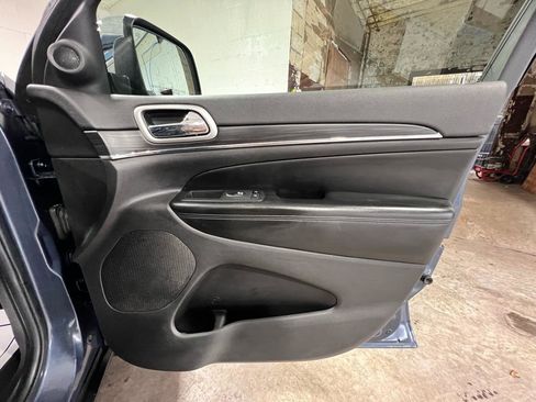 Used 2020 Jeep Grand Cherokee Limited AWD/4WD image 30