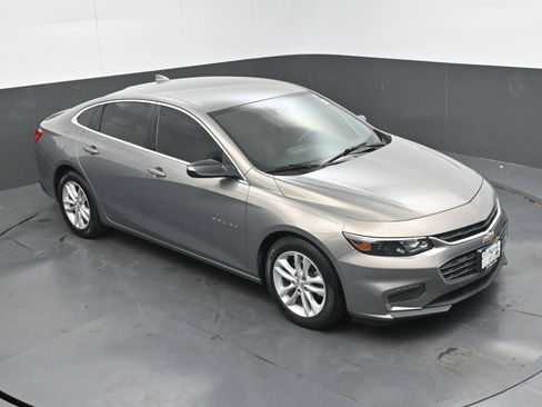 Used 2018 Chevrolet Malibu LT w/ Driver Confidence Package FWD image 28