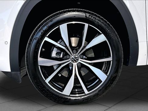 Used 2025 Volkswagen Atlas SEL Premium R-Line AWD/4WD image 11
