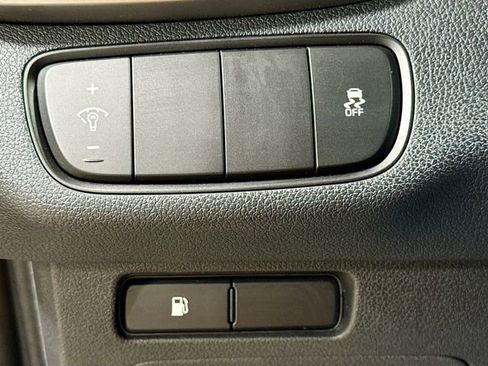 Used 2017 Kia Sorento LX image 12