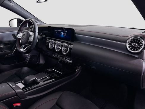 Used 2021 Mercedes-Benz CLA 250 4MATIC image 30