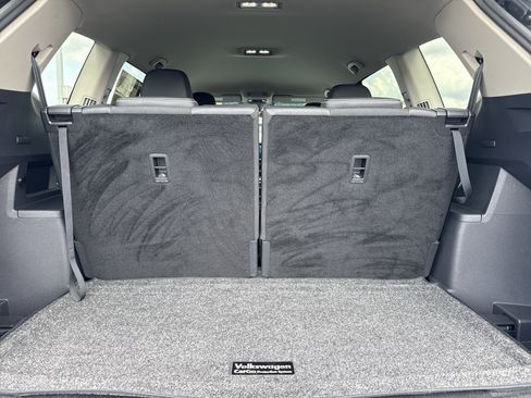 Used 2024 Volkswagen Atlas SE FWD image 31