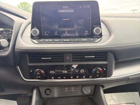 Used 2025 Nissan Rogue SV w/ SV Premium Package FWD image 21