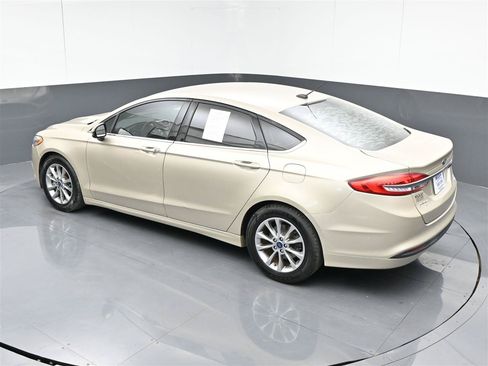 Used 2017 Ford Fusion SE w/ Fusion SE Technology Package FWD image 27