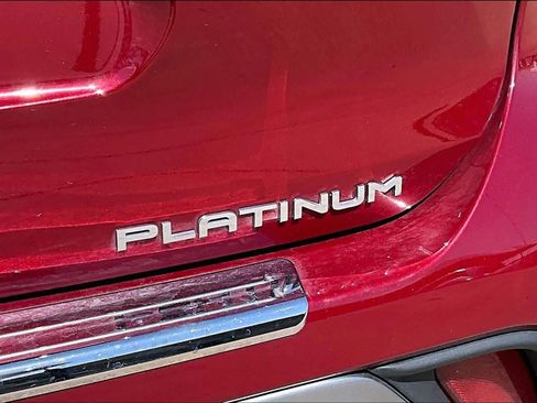 Used 2023 Toyota Highlander Platinum image 10